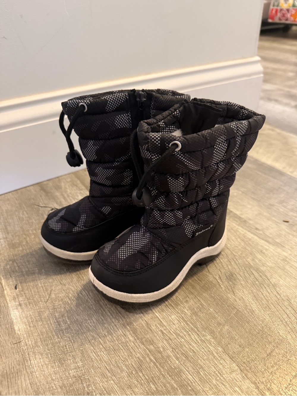 Kids Insulated Winter Boots - Black/Camo